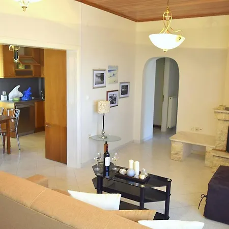 Holiday home Dryopi
